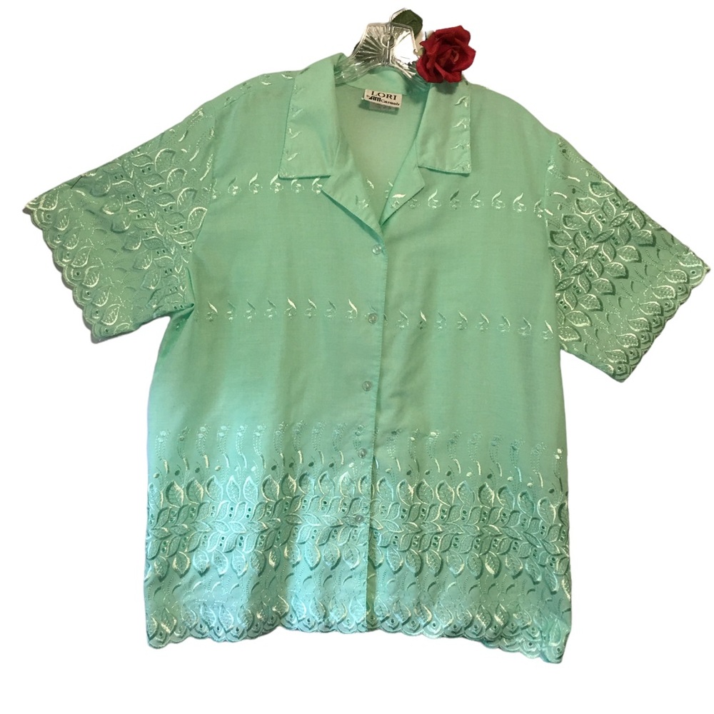 VTG EMB short sleeve buttoned collared top Lori am Casuals green EUC Like new